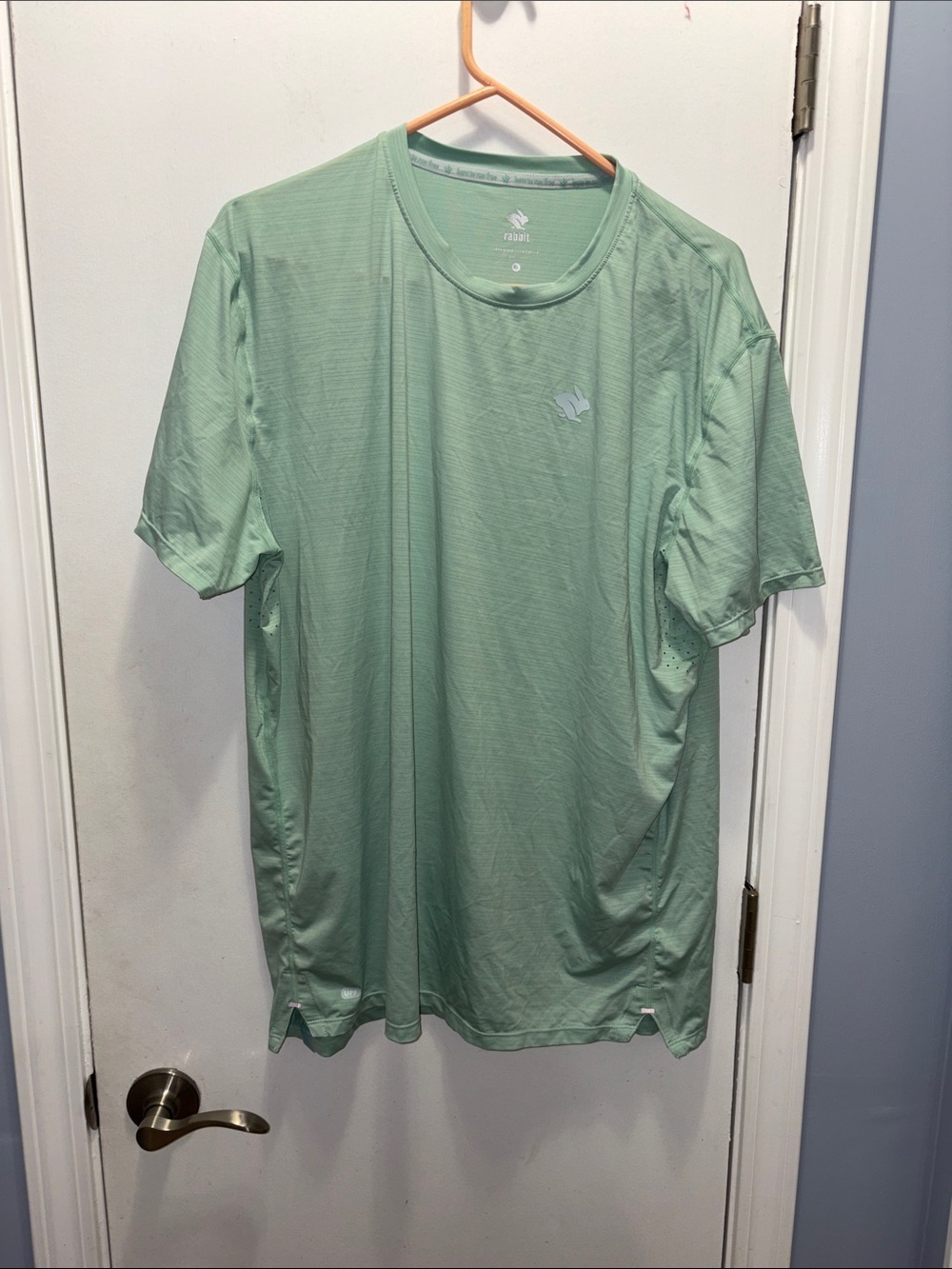 Rabbit running Light Green Men's Performance Tee size xl